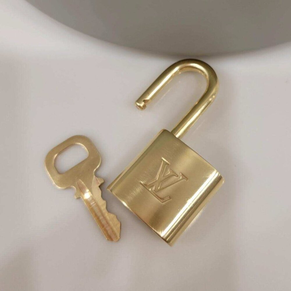 💯 Authentic Louis Vuitton Padlock and Key Gold Brass